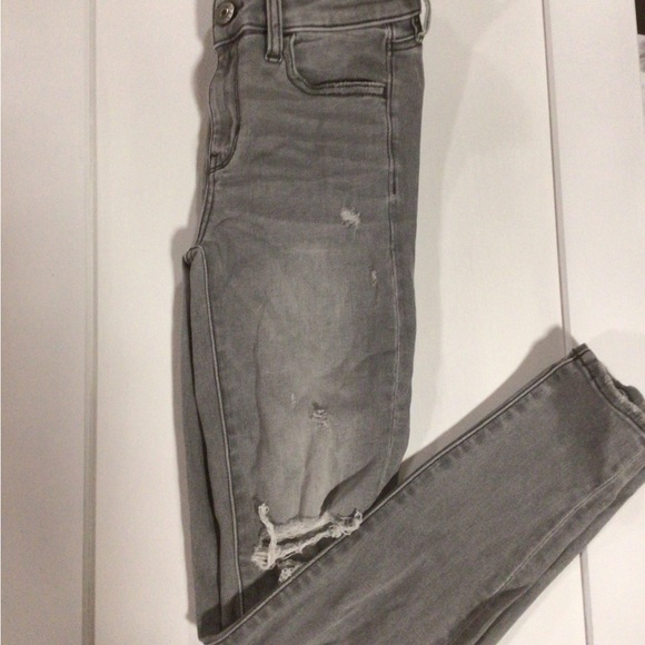 Women’s Gray Ripped Knee Stretch Skinny Jeans - Picture 1 of 3